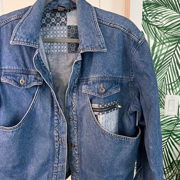 VTG 90’s Women’s Jean Jacket with Patchwork Interior Medium - Picture 3 of 12